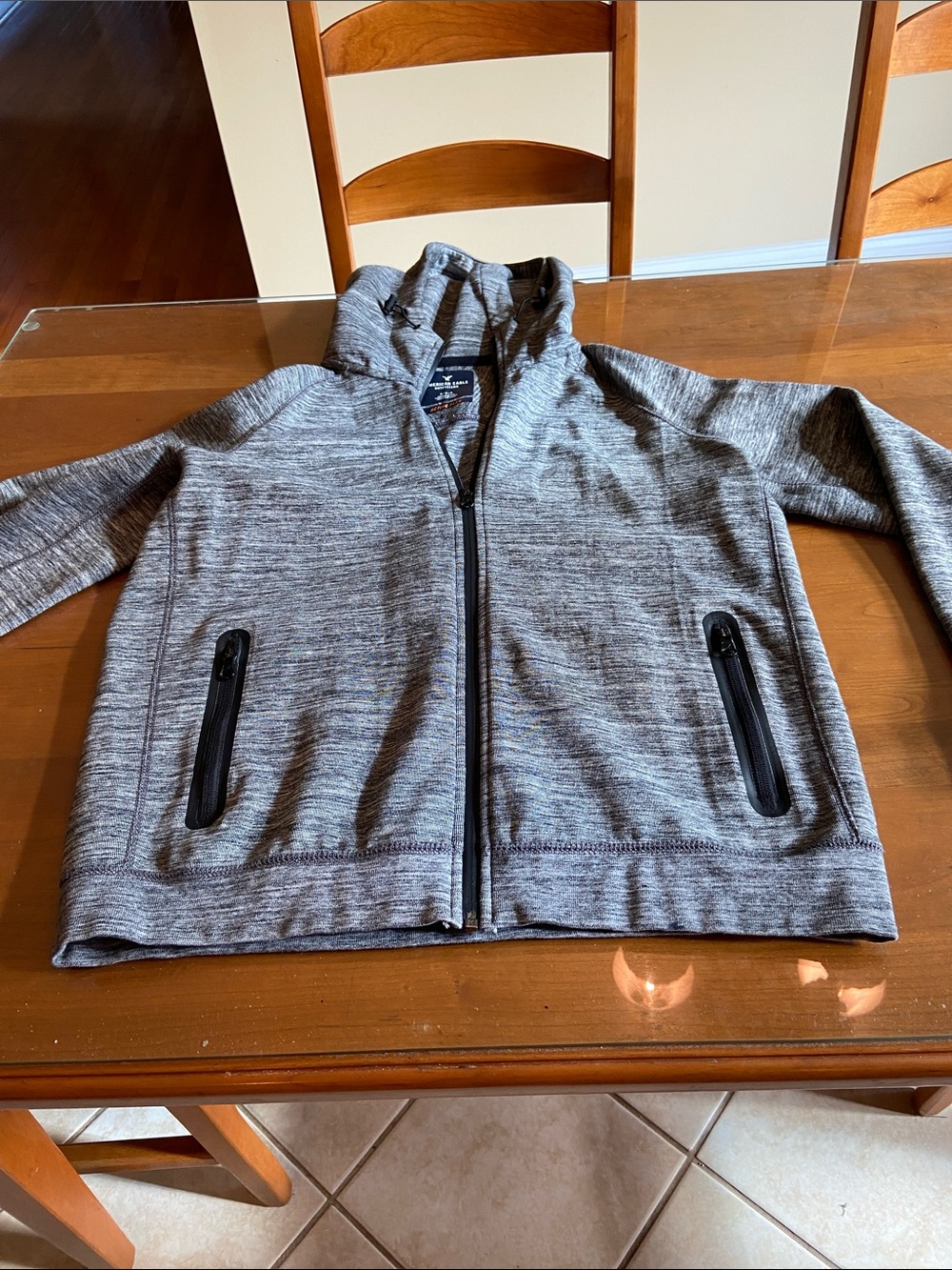 American Eagle Outfitters Gray Hooded Zip-Up Sweatshirt. M. EUC.